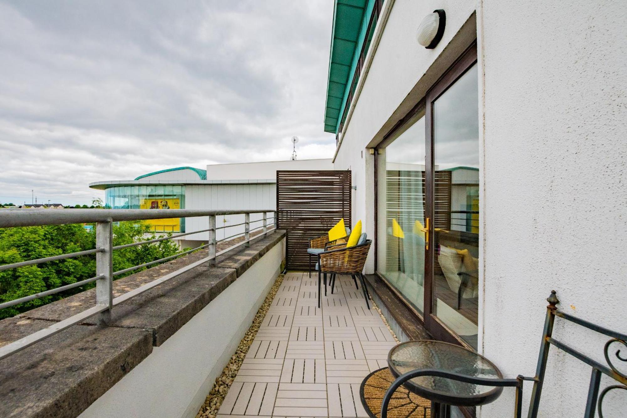 Apartment Atalia View Penthouse With Balcony Galway