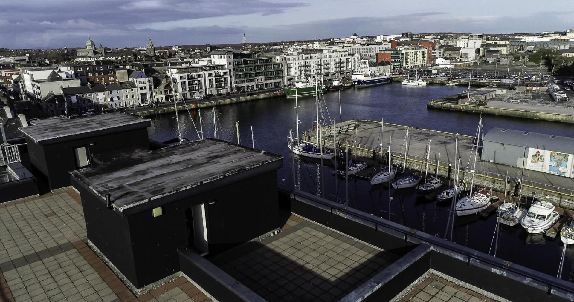 Dockside Penthouse - Free Parking * Galway