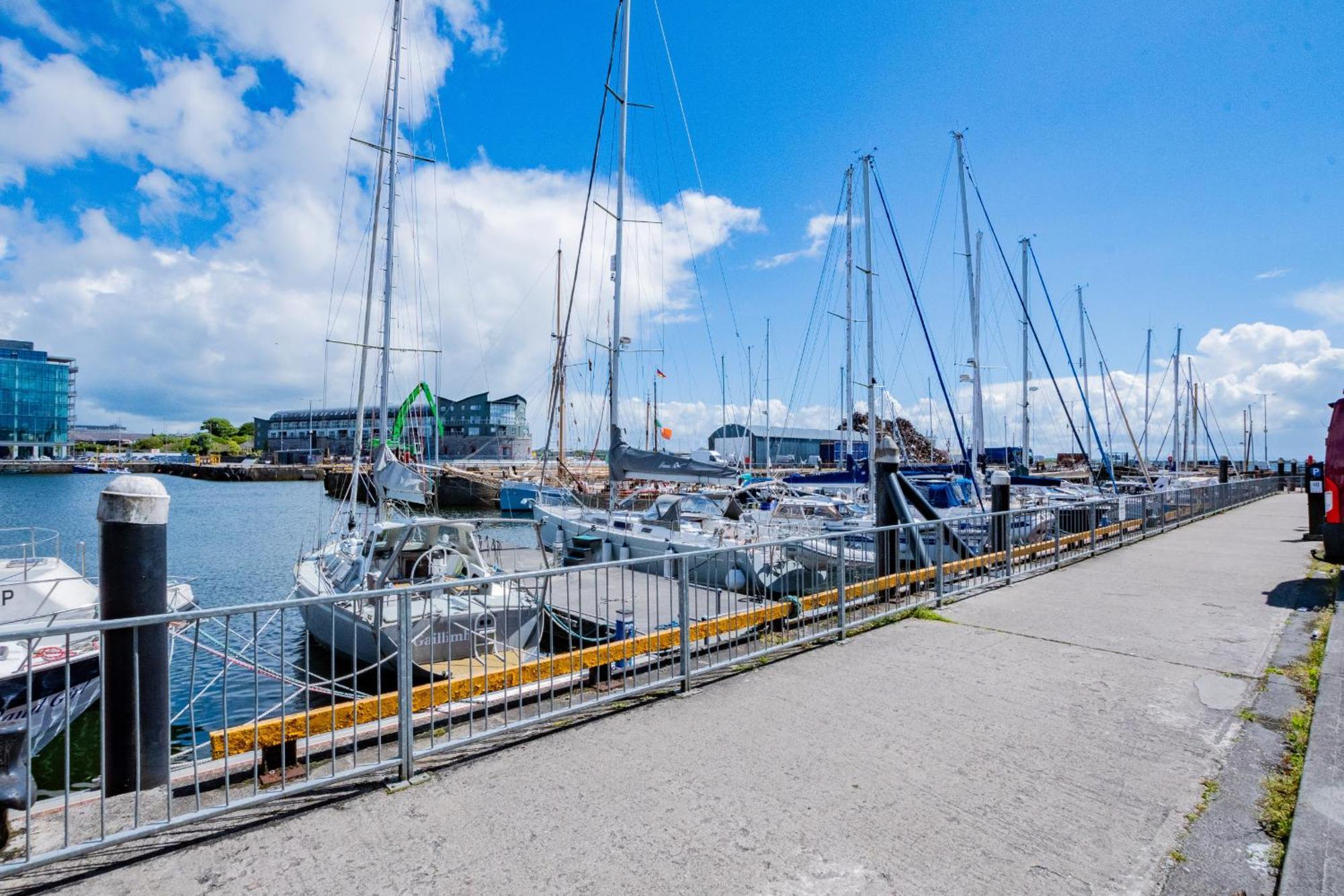 Townhouse With Parking Holiday home Galway