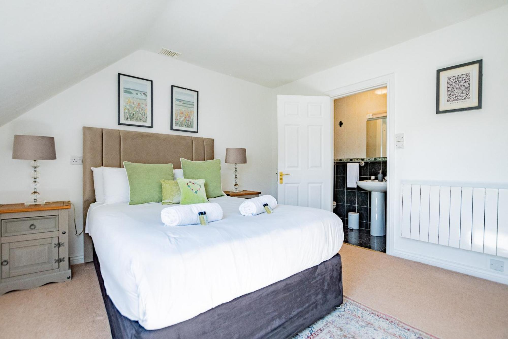 Townhouse With Parking * Galway