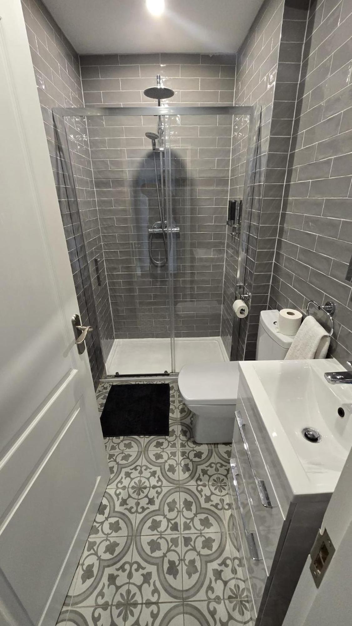 Luxury - Sleeps 7 *