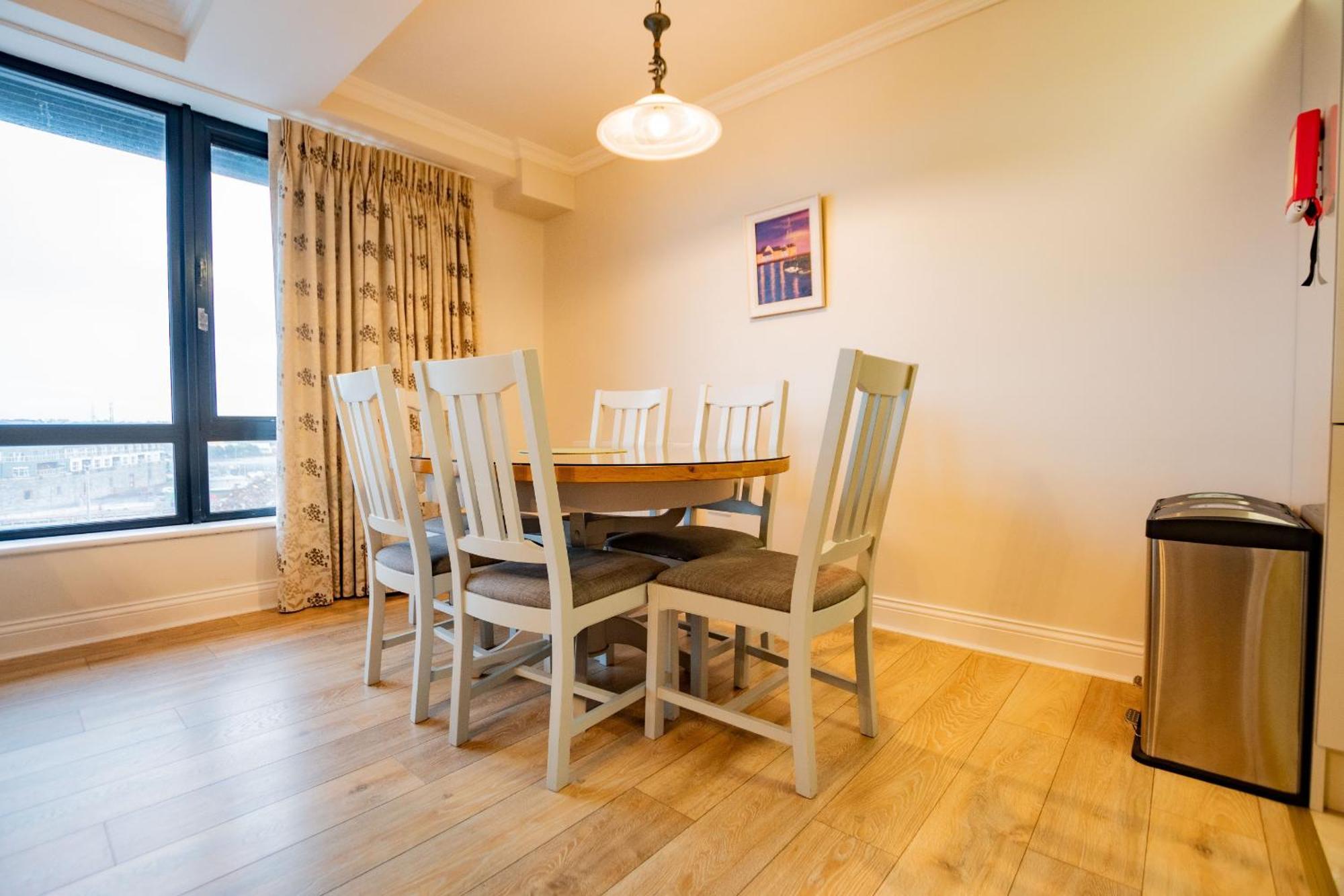 Dockland - Penthouse Apartment Galway