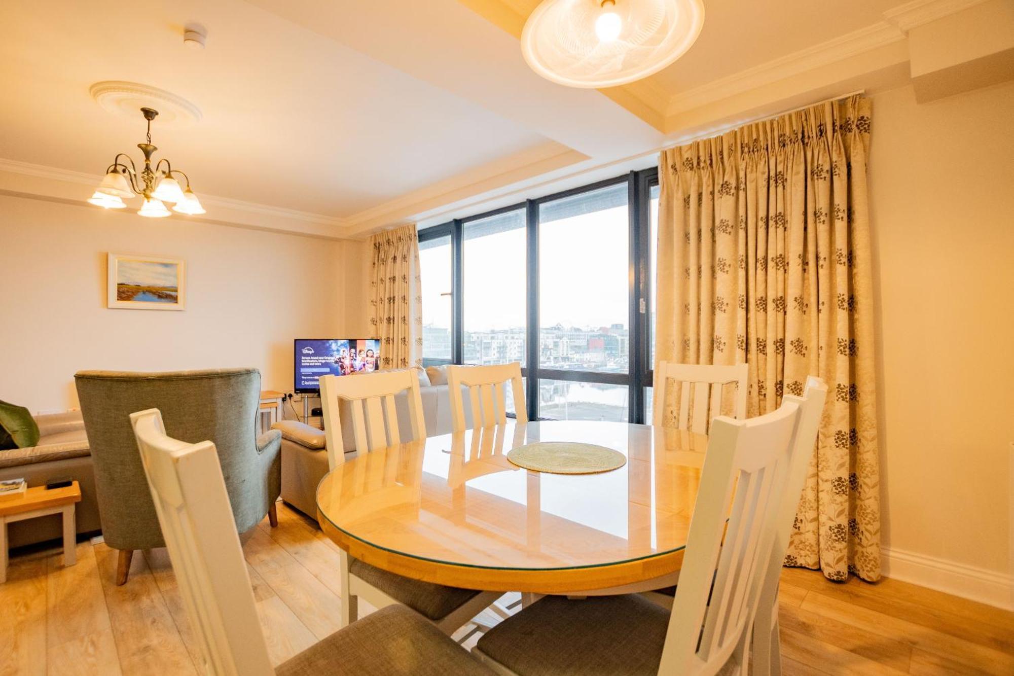 Dockland - Penthouse Apartment Galway