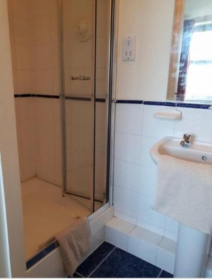 Cool Dockland Apt, Sleeps 5, With Parking *