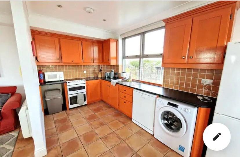 Cool Dockland Apt, Sleeps 5, With Parking Apartment *