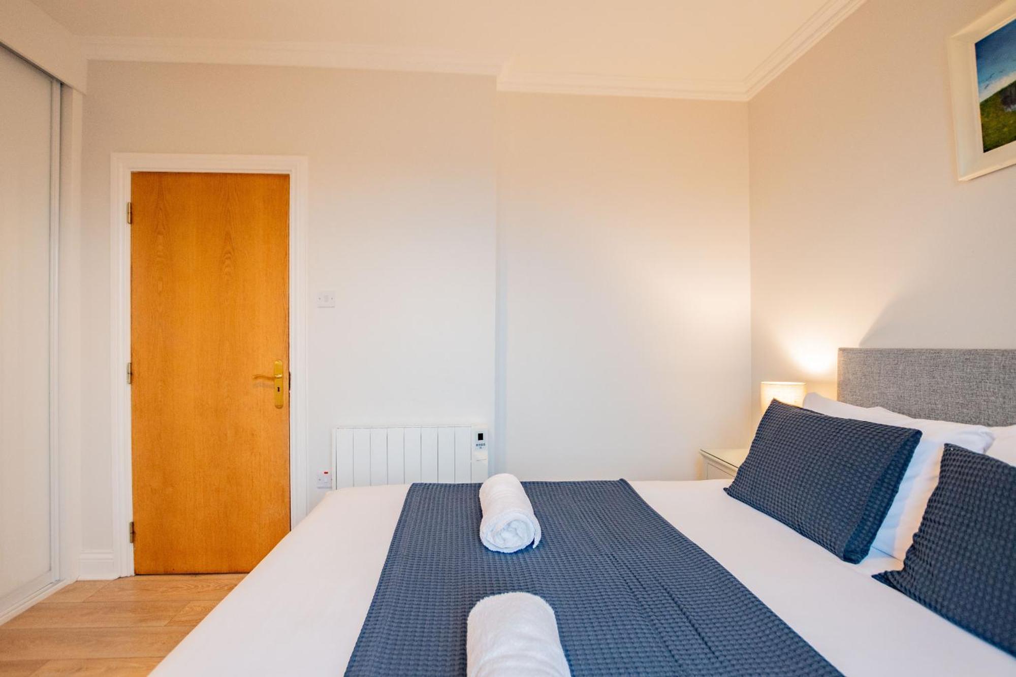 Dockside Penthouse - Free Parking Apartment