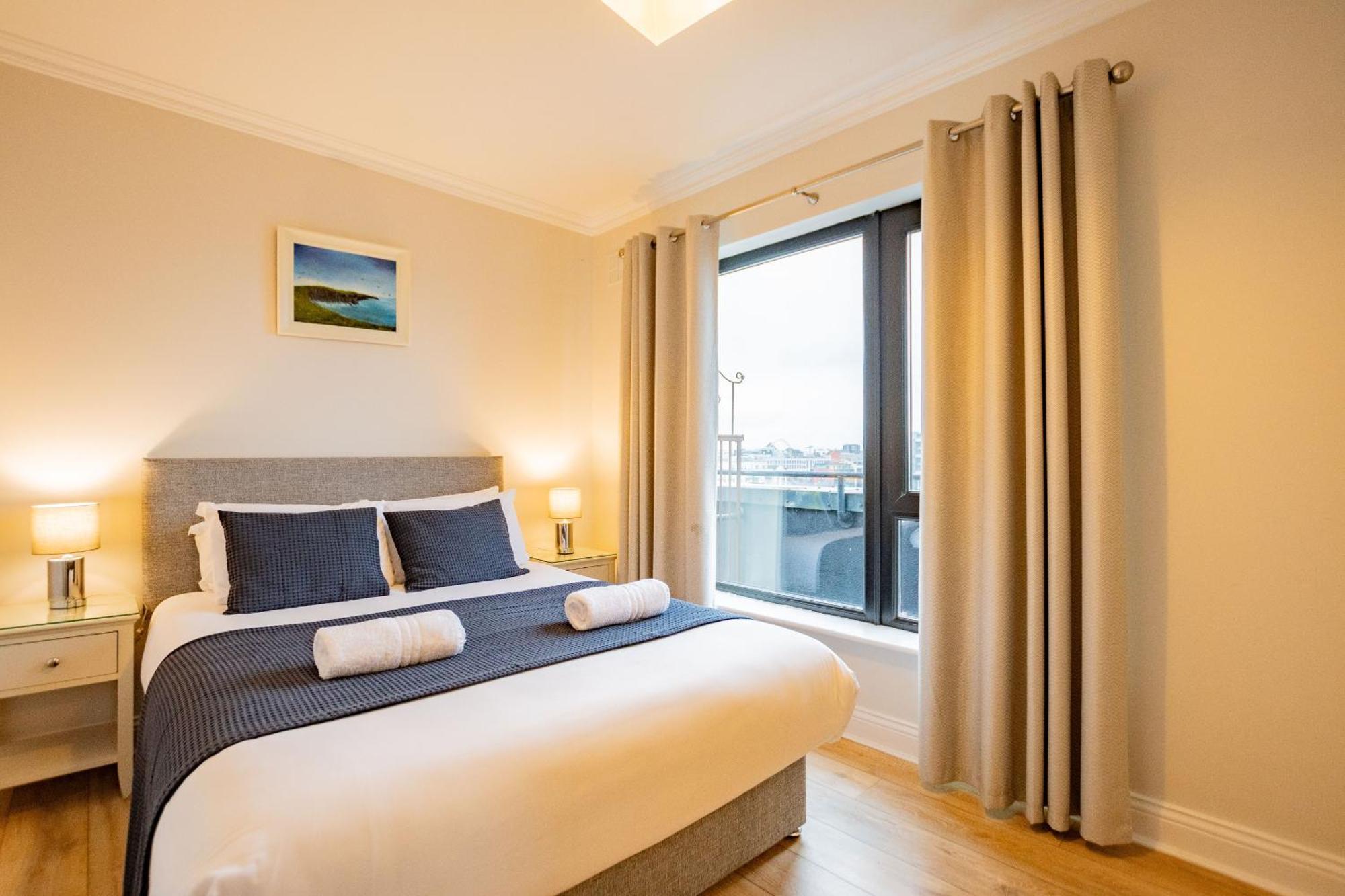 Dockside Penthouse - Free Parking Galway
