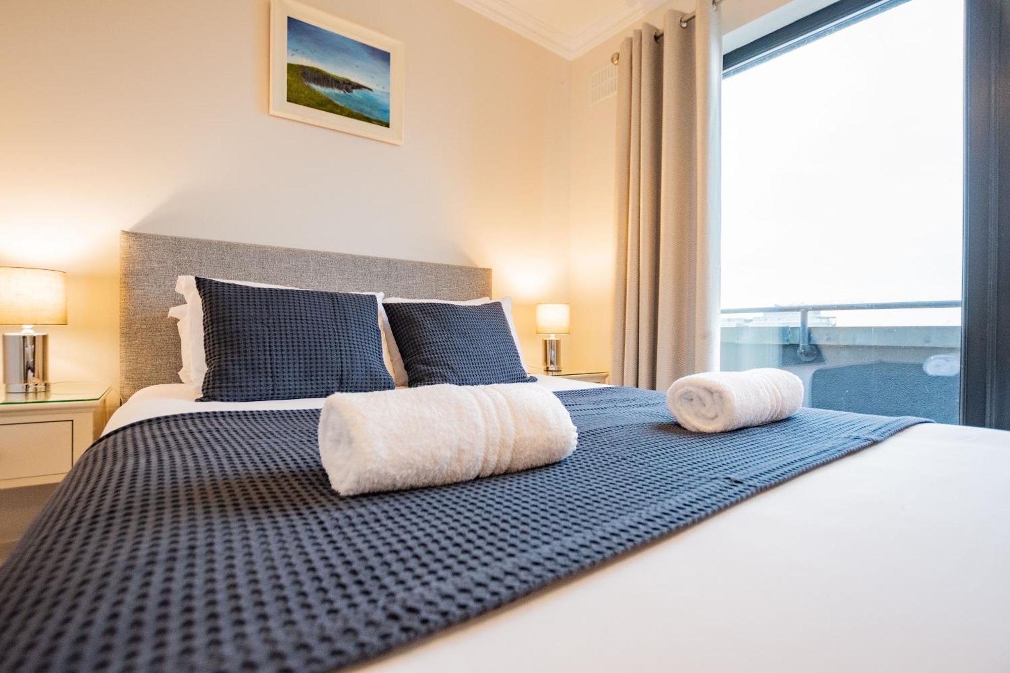 Dockside Penthouse - Free Parking * Galway