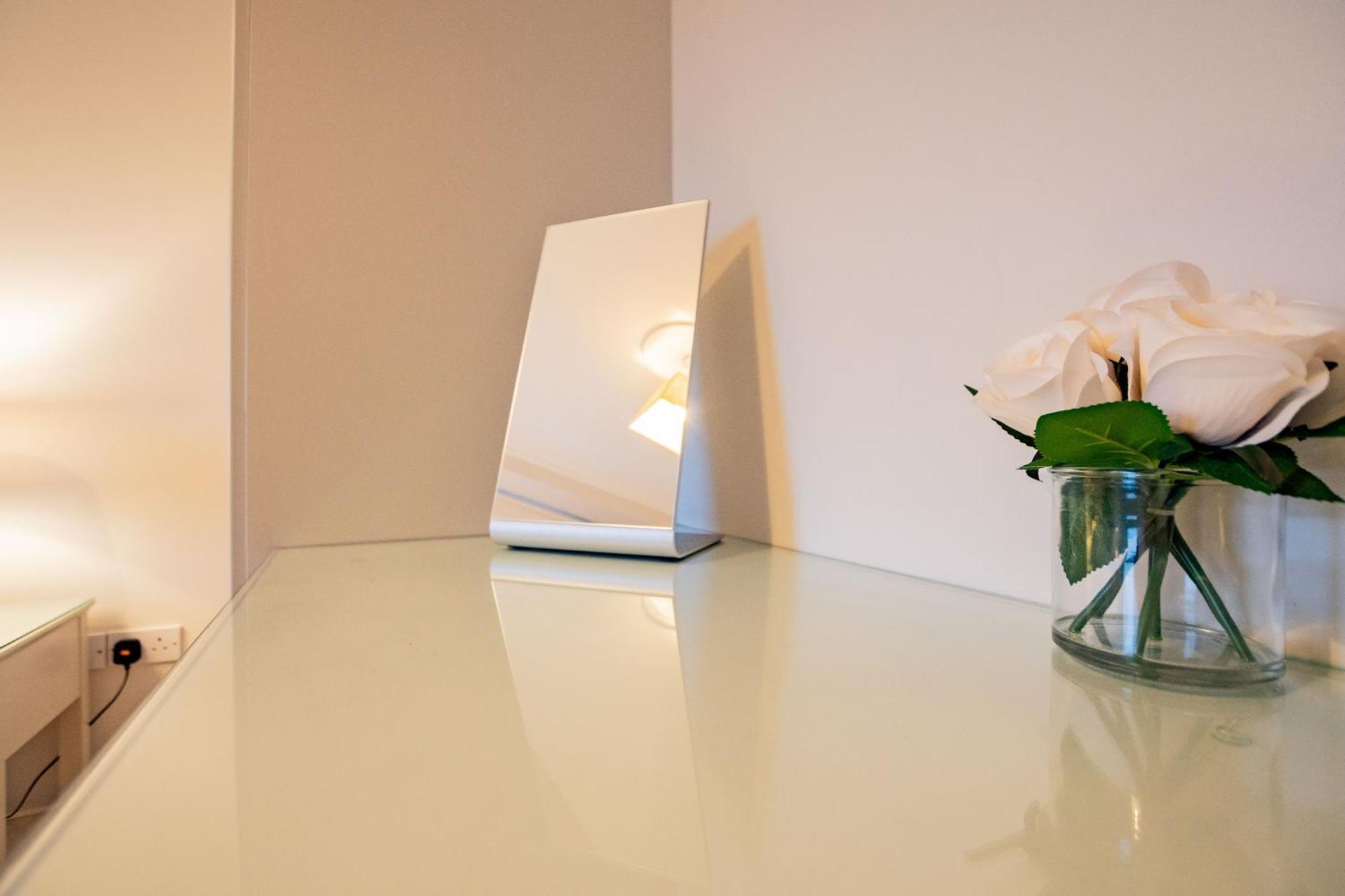 Dockside Penthouse - Free Parking Apartment