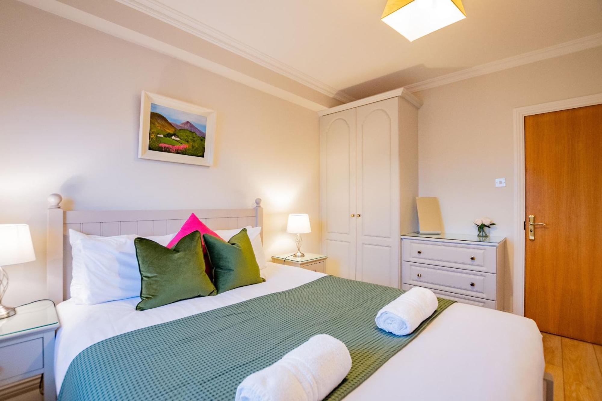 Dockside Penthouse - Free Parking Galway
