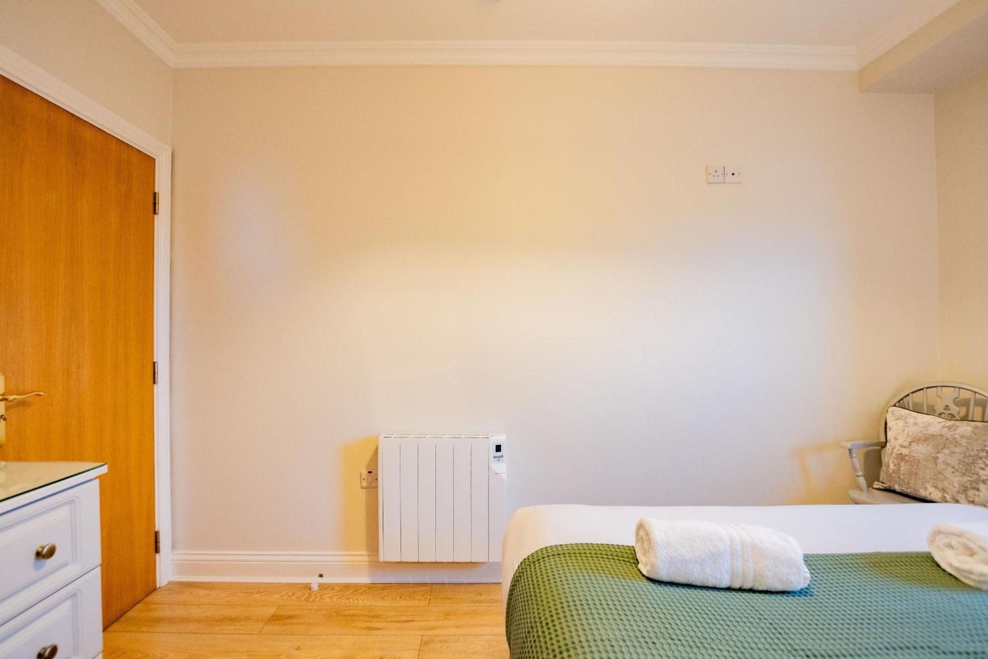 Dockside Penthouse - Free Parking Apartment