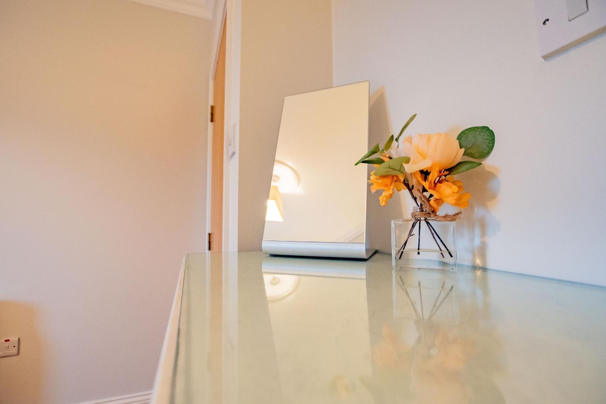 Dockside Penthouse - Free Parking Apartment Galway