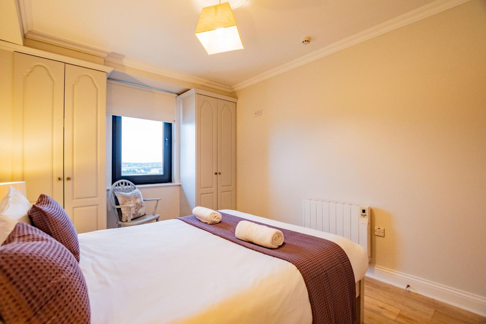 Dockside Penthouse - Free Parking * Galway