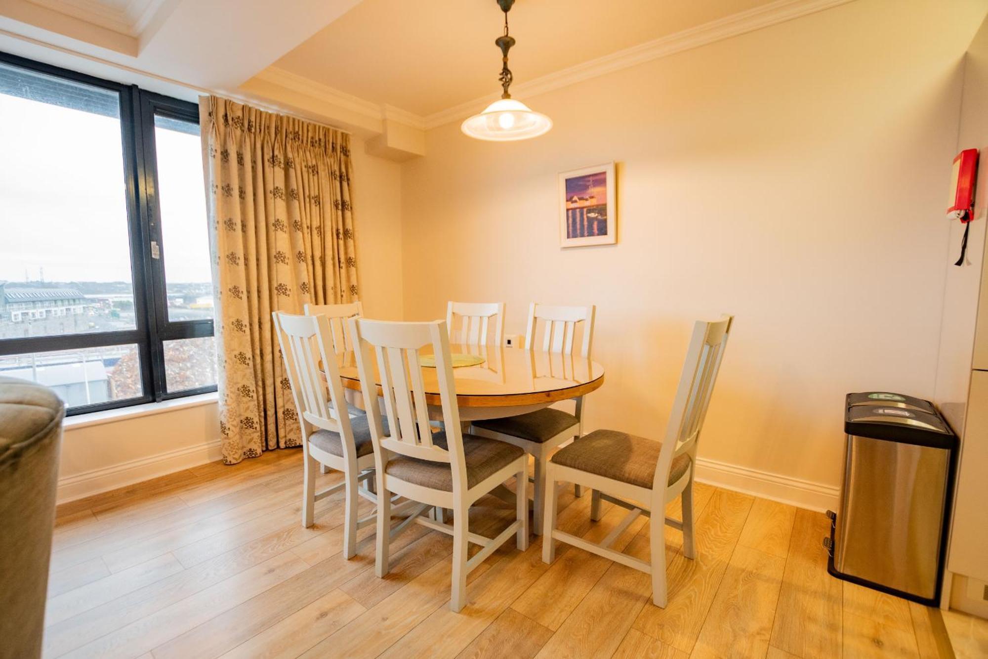 Dockside Penthouse - Free Parking *