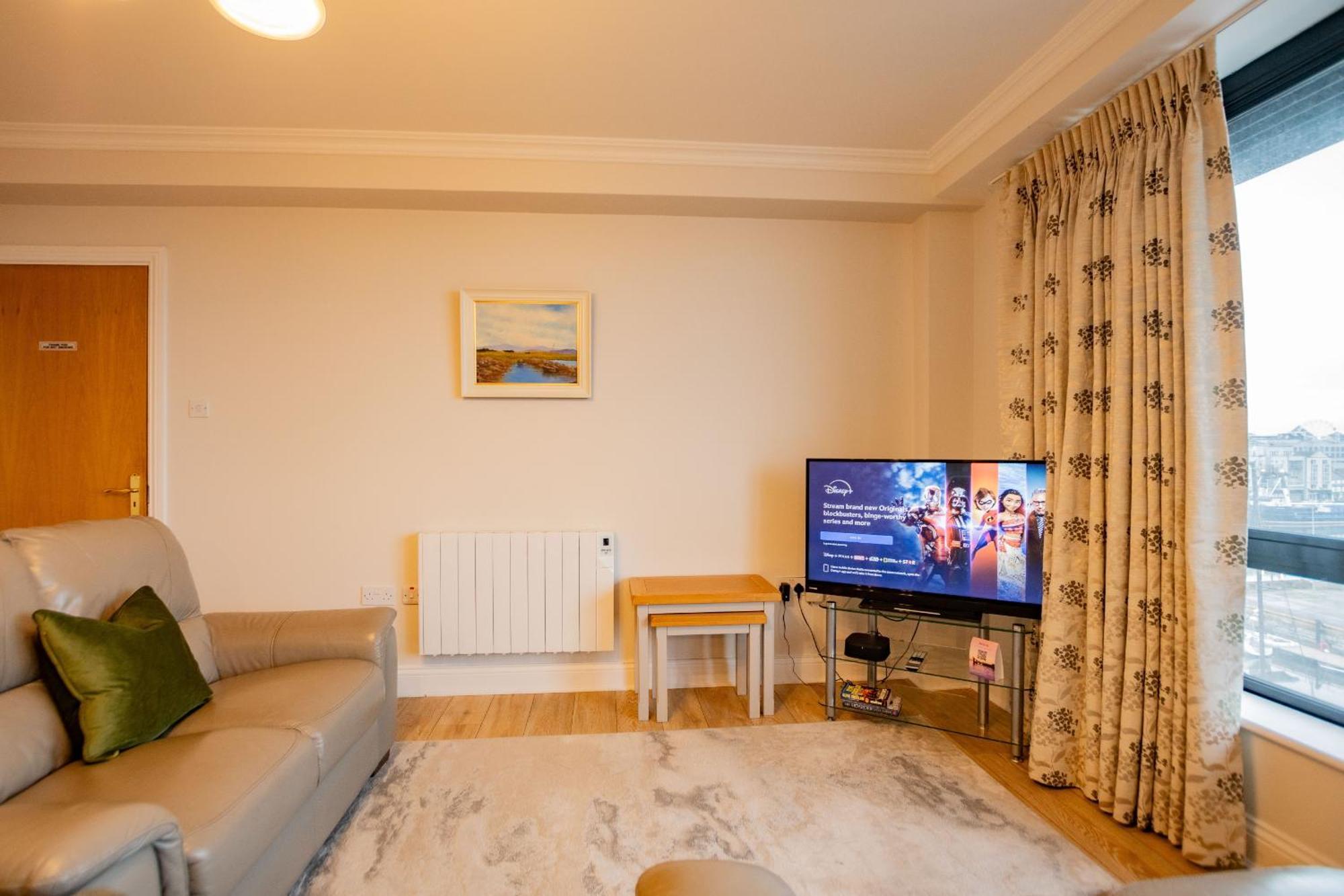 Dockside Penthouse - Free Parking Galway