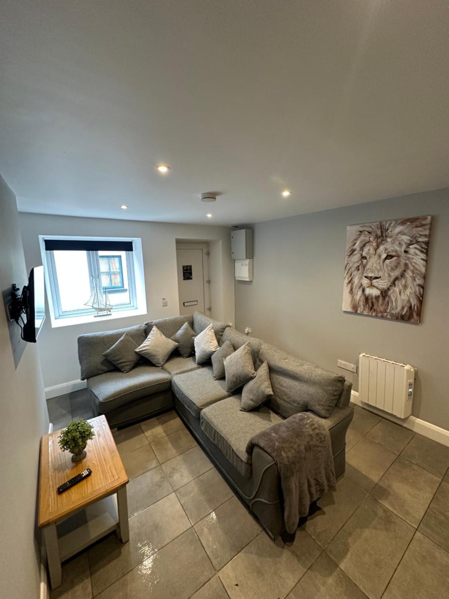 Apartment 8 Eyre Square Lane