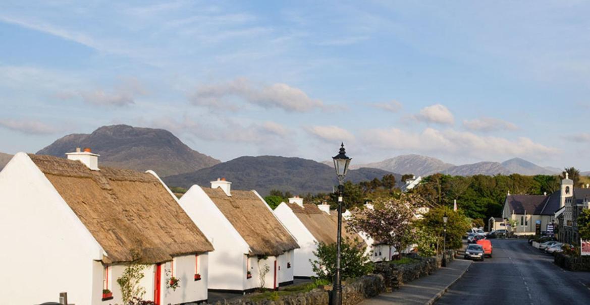Boutique Letterfrack Village - Entrance To Connemara National Park Holiday home *