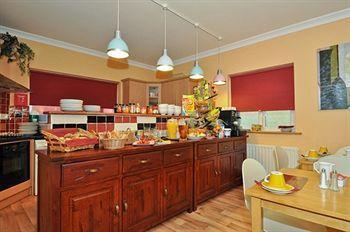 Pembroke House Bed & Breakfast 4*