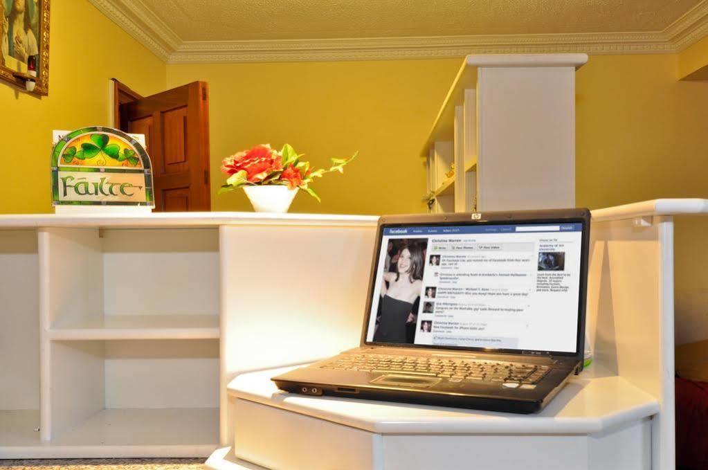 Bed & Breakfast College Crest House 3*