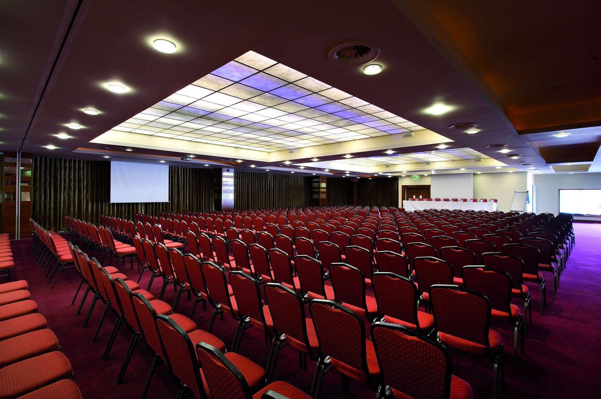 Clayton Hotel 4*