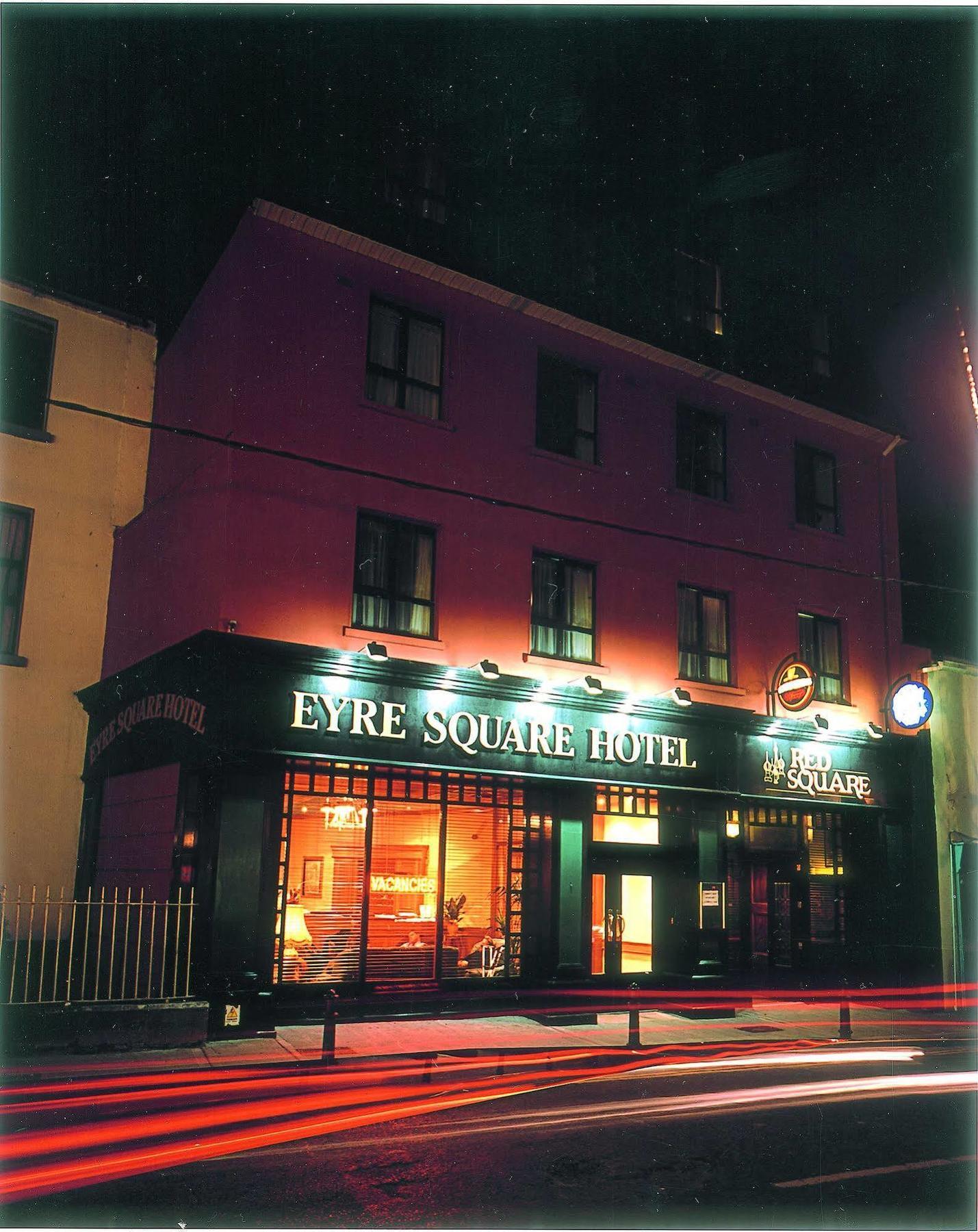 Eyre Square Hotel 3*