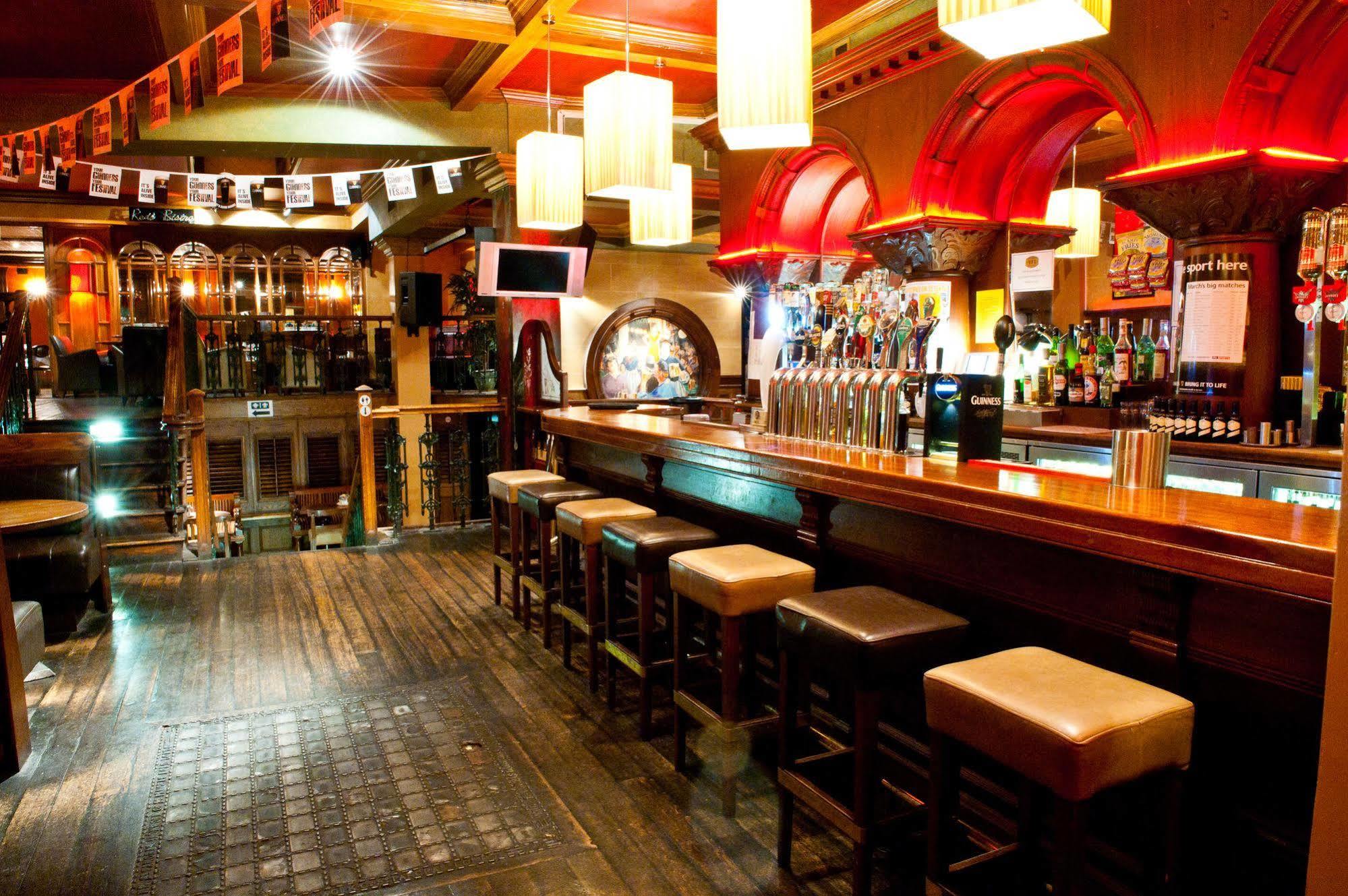 Eyre Square 3*