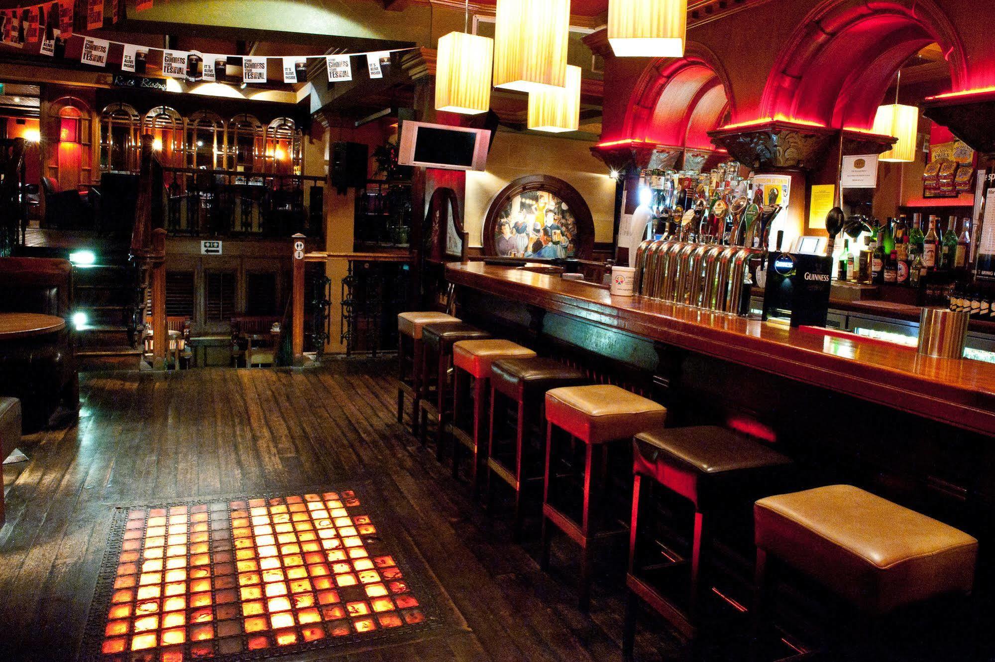 Eyre Square 3*