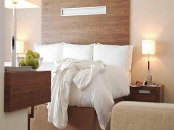 Clayton Hotel 4*