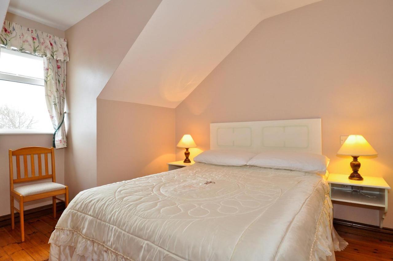 College Crest House Bed & Breakfast Galway