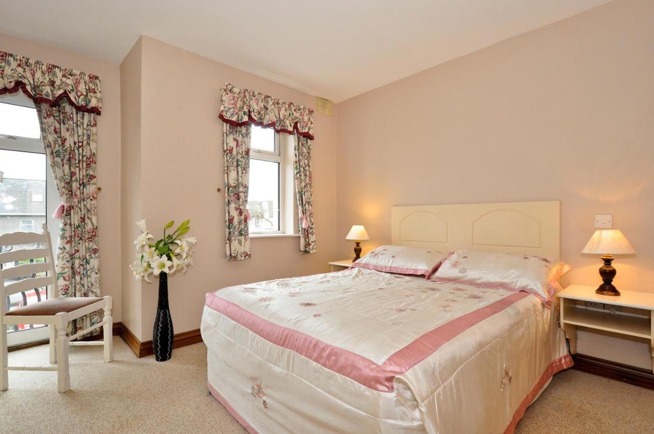 College Crest House Bed & Breakfast Galway