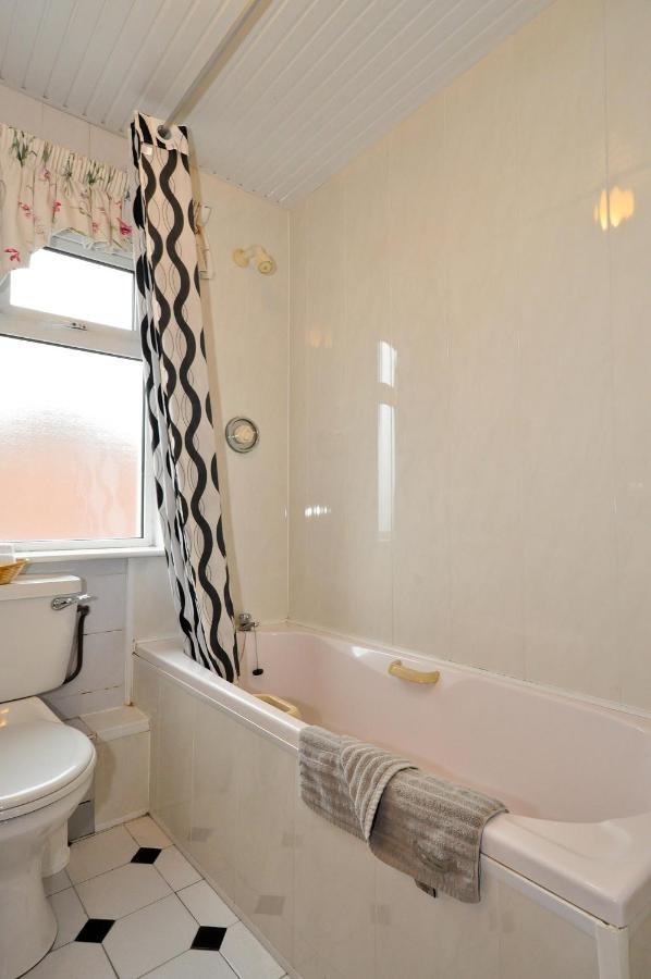 College Crest House 3* Galway