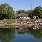 The Cosy Cabin By The Shore