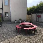 5 College Crescent