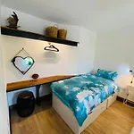 3 Bed Apartment/Explore The Area/Enjoy Our Pub