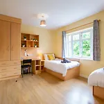 87 - 4 Bedroom Townhouse With Parking