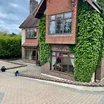 Taylors Hill Luxury Guest House