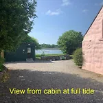 The Cosy Cabin By The Shore