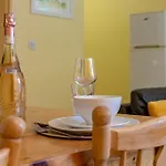 130 - Large Duplex By Shortstays