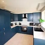Stylish Spacious 4 Bedroom House