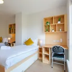66 - Large Townhouse By Shortstays