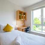54 - Spacious Townhouse By Shortstays