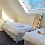 8 Bedroom Townhouse