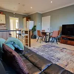 Cosy Two Bedroom Apartment