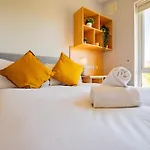 66 - Large Townhouse By Shortstays