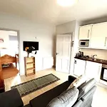 Centrally Located Two Bed Apartment - Sleeps Four