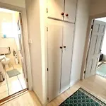 Centrally Located Two Bed Apartment - Sleeps Four