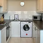 City Centre Dockside Apartment - 2 Bed, 2 Bath