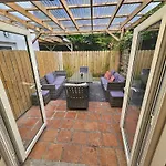 7 Eyre Square Lane