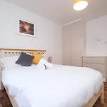 Stylish City Centre Townhouse, Sleeps 12 With Parking