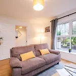 Stylish City Centre Townhouse, Sleeps 12 With Parking